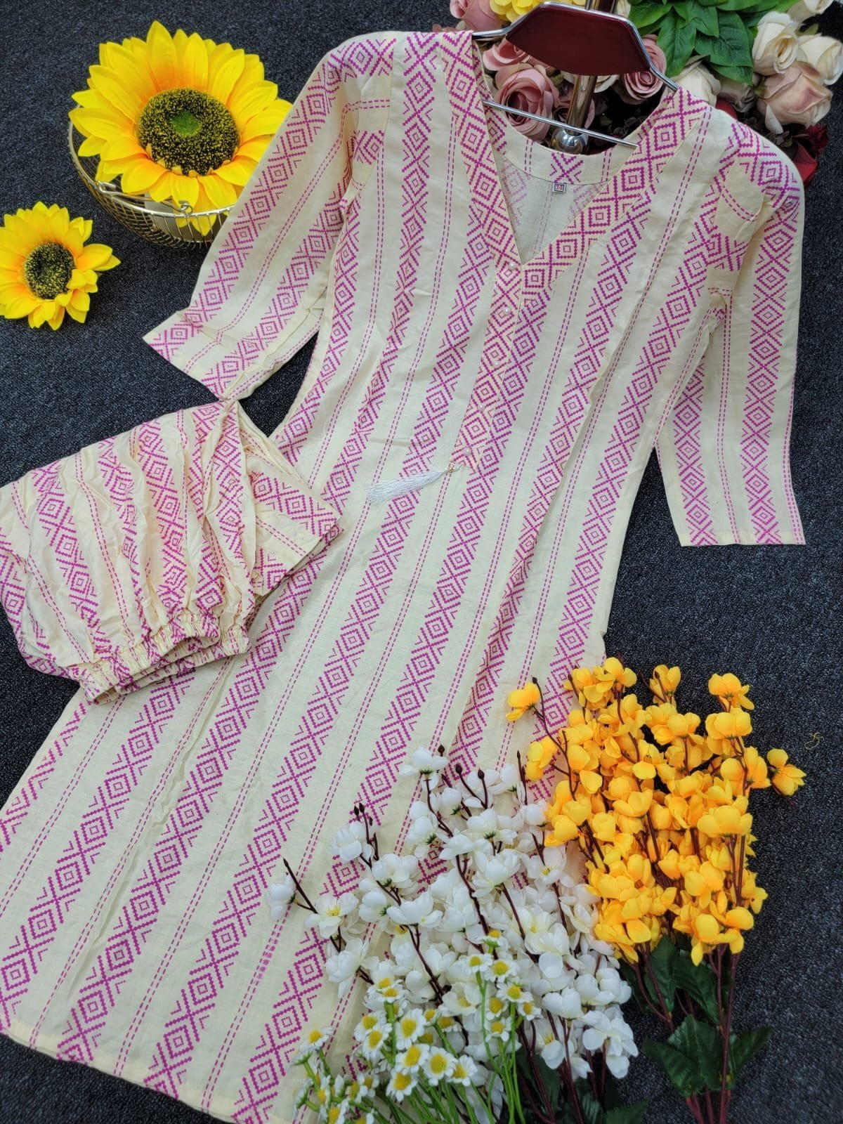 পাকিস্তানি ডিজাইনের টু পিস - Image 3